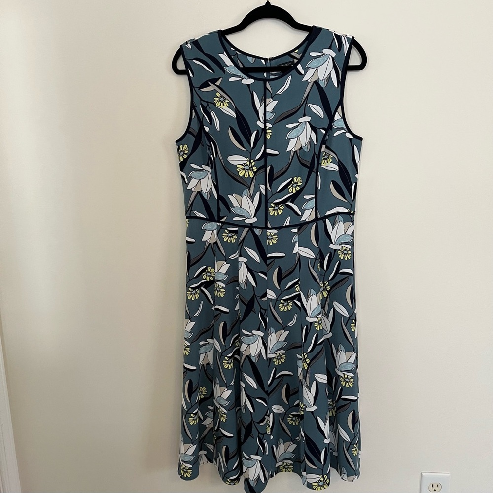 NWT sleeveless fit and flare floral dress 10